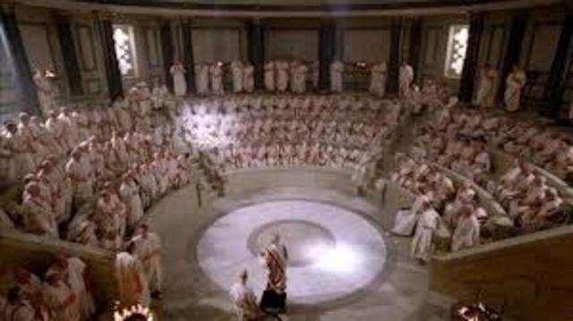el senado toma más importancia en la republica, debido a que era el unico cuerpo permanente. aprobaban acuerdos que surgian de los comicios.