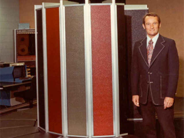 PRIMERA SUPERCOMPUTADORA