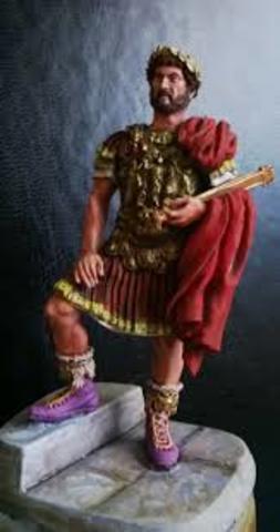 El poder del emperador se constituyo en la fuente de toda vida política.