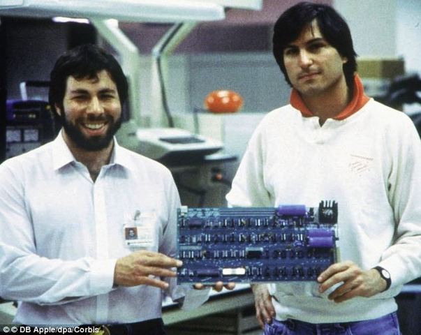 Los fundadores de “Apple Computer”  y su primer ordenador