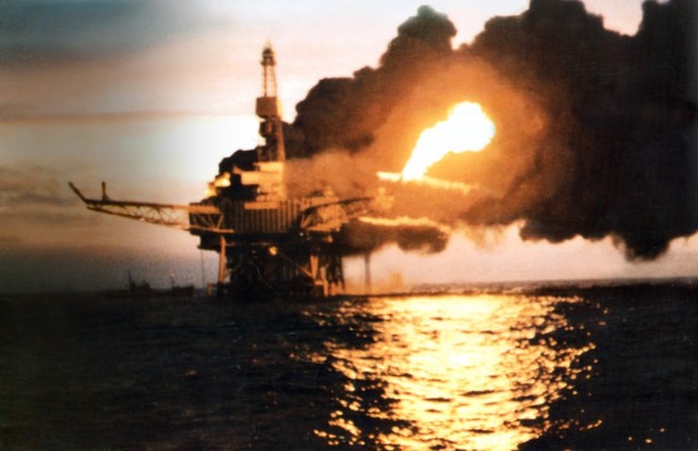 Oil rig Explodes