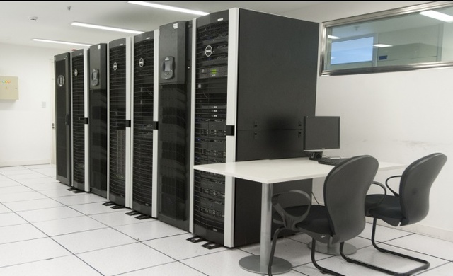 Se crea la primer Supercomputadora con capacidad de proceso paralelo