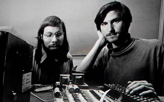 Los fundadores de “Apple Computer”  y su primer ordenador