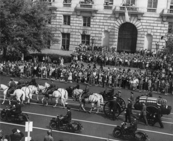 Franklin Delano Roosevelt Dies