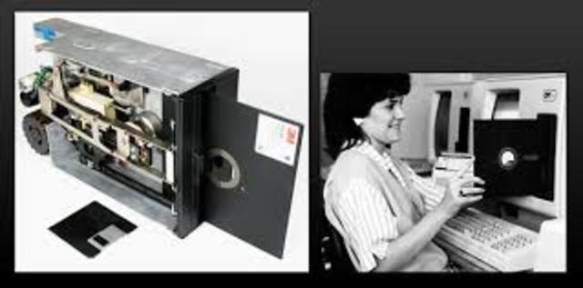 first disk drive is invented