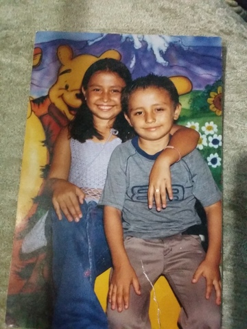 celebrando mis  6  años  junto ami hermanita