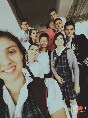 con mis comperos  prom 2015 la gran familia