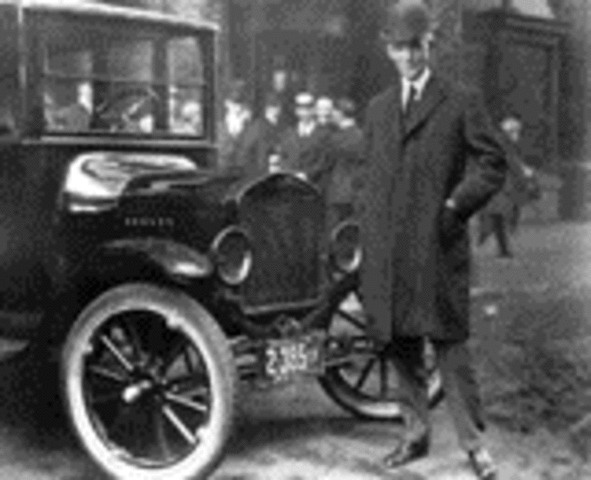 Henry Ford crea el Ford T