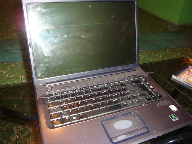 PRIMERA COMPUTADORA PORTABLE OSBORNE 1