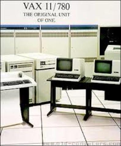 DOS EQUIPOS DE COMPUTO MAS