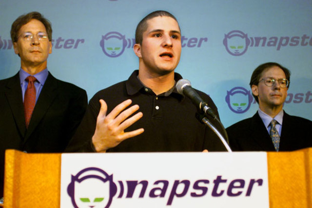 Shawn Fanning publica Napster.