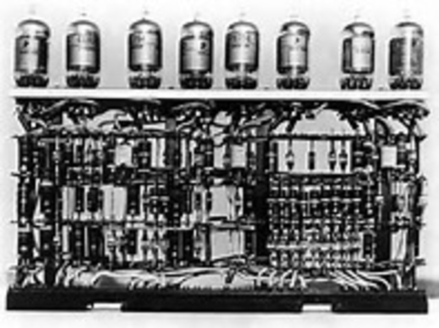 1954 fue introducido el modelo IBM 650, el cual es la razón por la que IBM disfruta hoy de una gran parte del mercado de las computadoras.