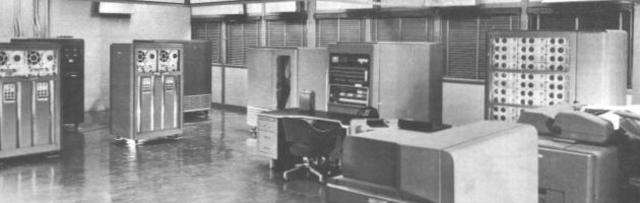 IBM crea las primeras máquinas de enseñanza