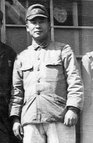 Louie strangles a pregnant Cynthia after a nightmare about the Bird