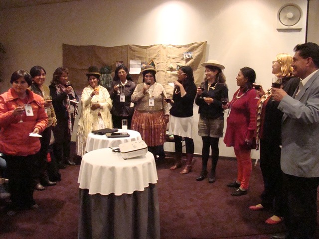 LIDERESAS RECIBEN CERTIFICADOS COMO PROMOTORAS DE ADAPTACIÓN AL CAMBIO CLIMÁTICO