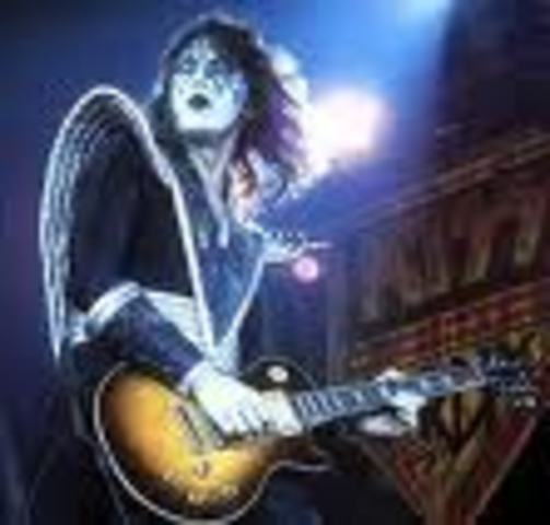 Frehley performes at Yankee Stadium