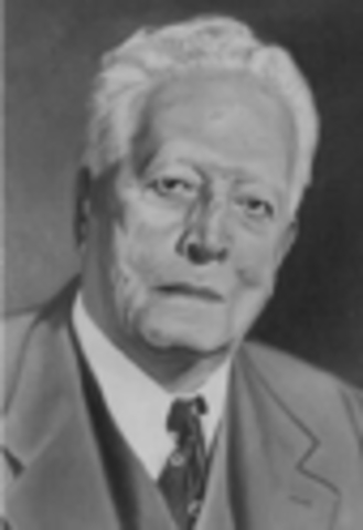 El geólogo mexicano Ezequiel Ordóñez localiza para la Mexican Petroleum Company el prolífico pozo de La Pez, ubicado en el campo petrolero de El Ébano, cuya producción se calculó en 1500 barriles diarios, la primera producción importante en México.