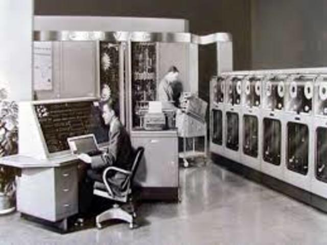 segunda generacion:Transistores y sistemas de procesamiento por lotes