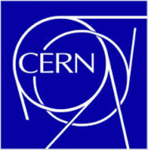 En el CERN de Ginebra, un grupo de físicos encabezado por Tim Berners-Lee creó el lenguaje HTML, basado en el SGML. En 1990 el mismo equipo construyó el primer cliente Web, llamado WorldWideWeb (WWW), y el primer servidor web.