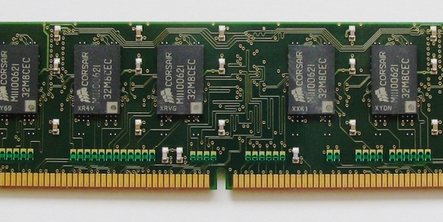 first dyanamic acces menory