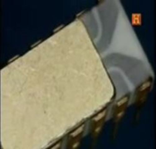 Se inventa el "circuito integrado"