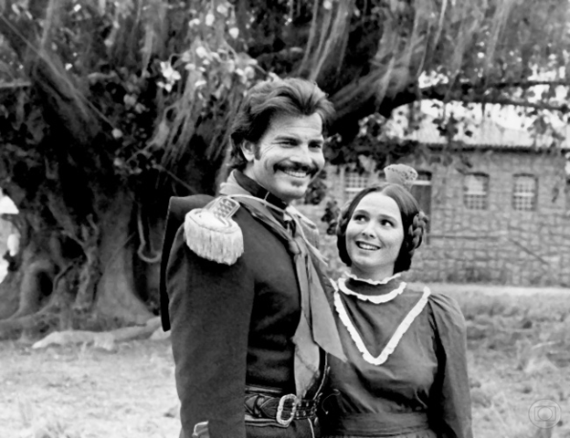 Érico Veríssimo começa a escrever sua obra-prima, a trilogia O Tempo e o Vento.