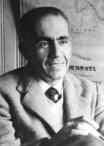 É agraciado com o prêmio Machado de Assis, pela Academia Brasileira de Letras.