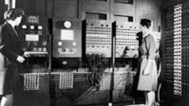 Se inventa ENIAC