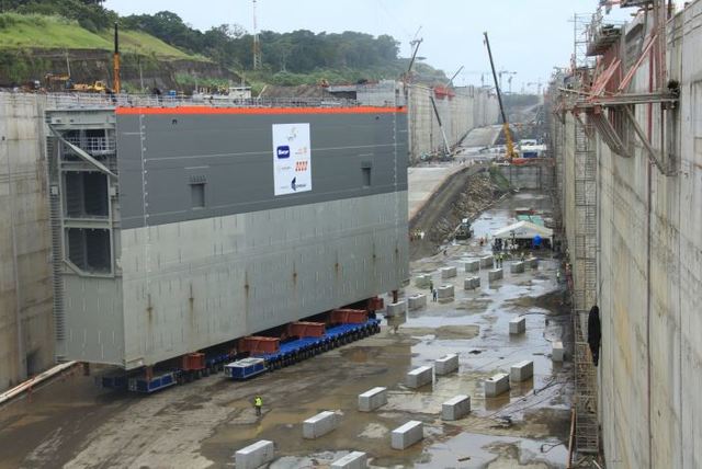 insercion de la primera compuerta en el atlantico