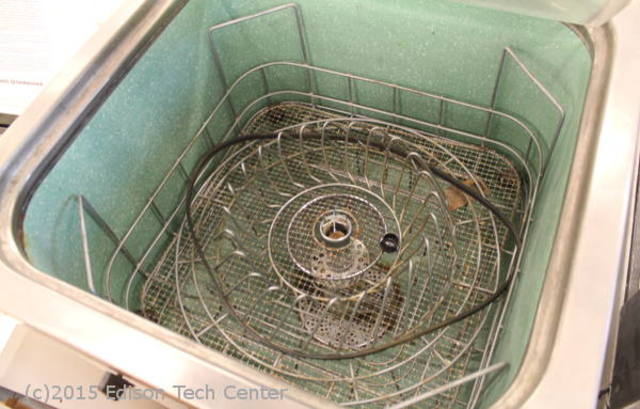 First Dishwasher resembling modern dishwashers created