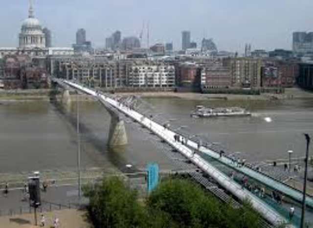 london millenium bridge