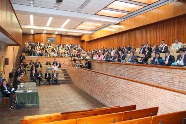 Se realiza una consultoria con la universidad Externado de Colombia