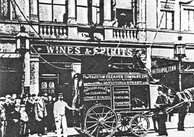 Engine-Powered Vacuum Cleaner