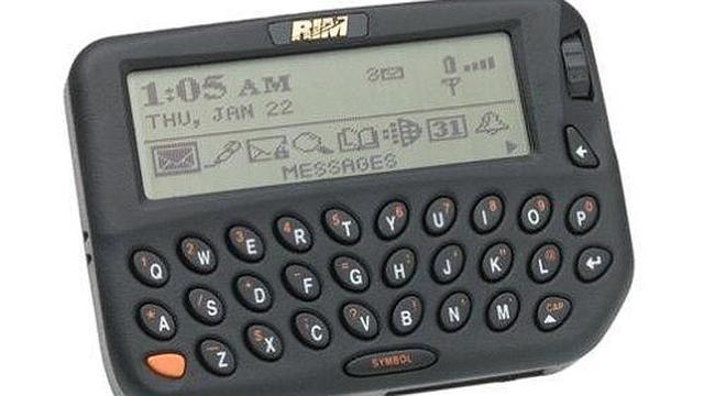 BlackBerry ring 850, lanza el primer modelo con forma de beeper