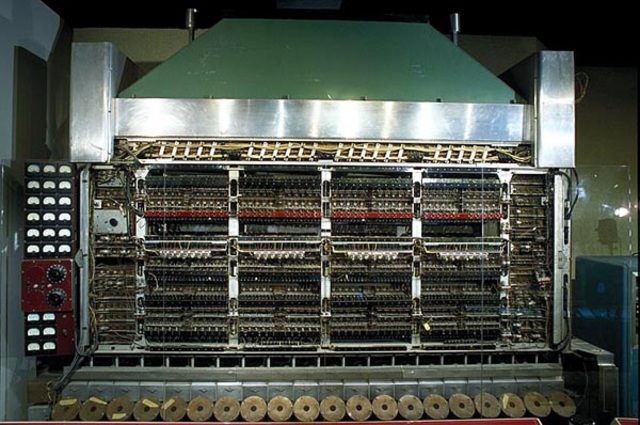 UNVAC1 Y APARICIÓN DE  "IAS" MACHINE