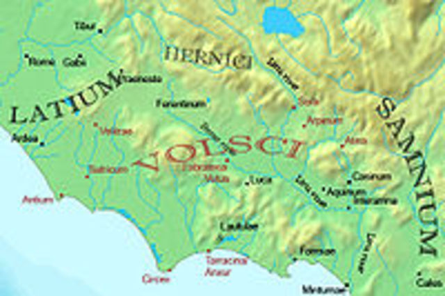496 a. C.  Batalla del Lago Regilo.