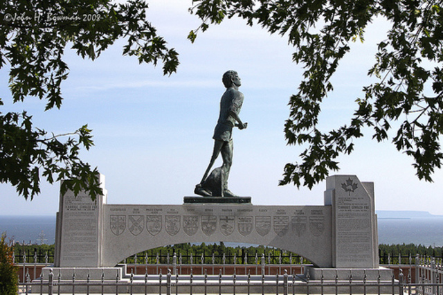 A statue of Fox is built at Terry Fox Lookout