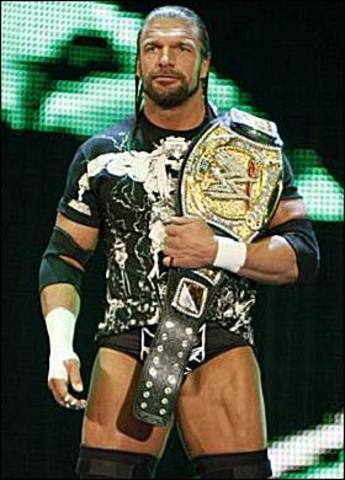 El actual encargado de la WWE, también se consagró como campeón de la empresa en Raw is War del año 200.