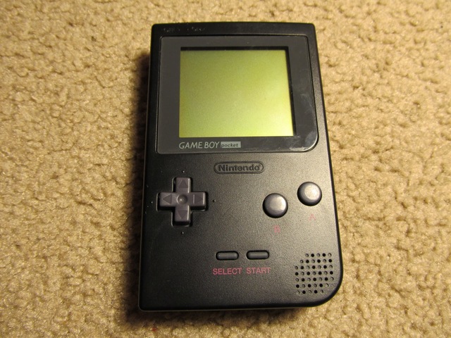 Gameboy Pocket - Photo credit: http://4.bp.blogspot.com/_oRujXsUFnSU/TRl3mFP3l4I/AAAAAAAAABk/2FT_FvDUxBc/s1600/07+Game+Boy+Pocket+Black+Front.JPG