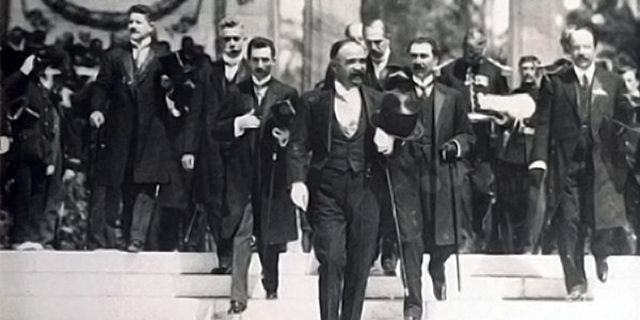 Madero hace su entrada triunfal en la Ciudad de México.