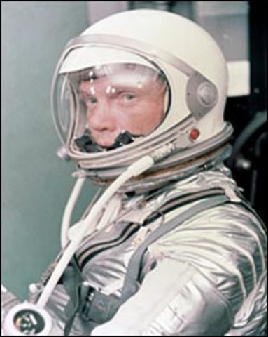 Primer hombre en el espacio