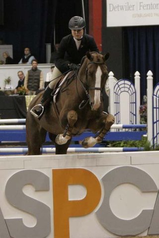 Hayley Barnhill wins Maclay Finals
