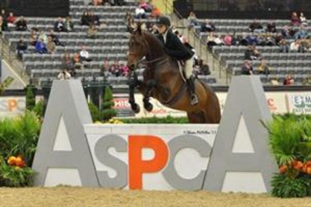 Lillie Keenen wins Maclay Finals
