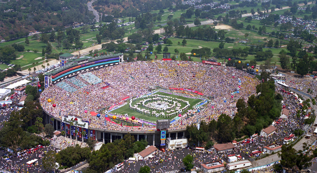 The first Rose Bowl game was played beetween Stanford University and the University of Michigan