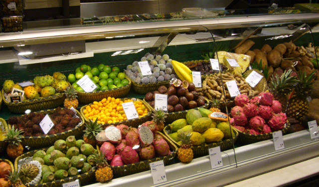 Die zwei jüdische Kaufmänner, Georg und Martin Tietz, übernehmen das KaDeWe