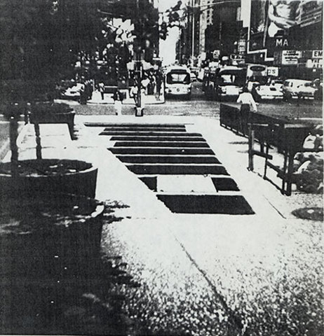 Max Neuhaus installs "Time Square"