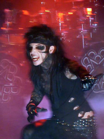 GOES TO WARPED TOUR MEETS ANDY