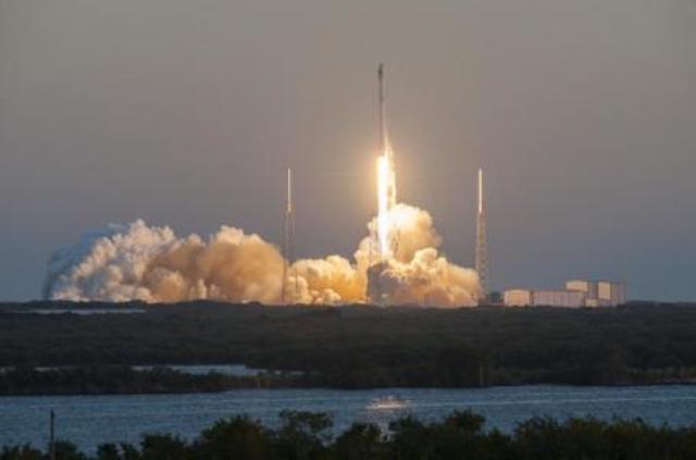 SpaceX lanza exitosamente satélite meteorológico
