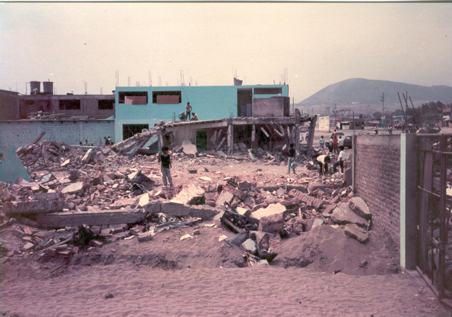 Primera acción del Movimiento Revolucionario Túpac Amaru, MRTA. El grupo armado dispara contra una comisaría de Villa El Salvador, Lima.