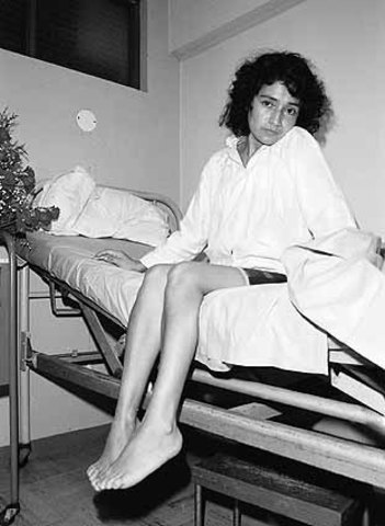 En Lima, la agente del SIE, Leonor La Rosa, es secuestrada y posteriormente torturada por miembros de su misma institución.